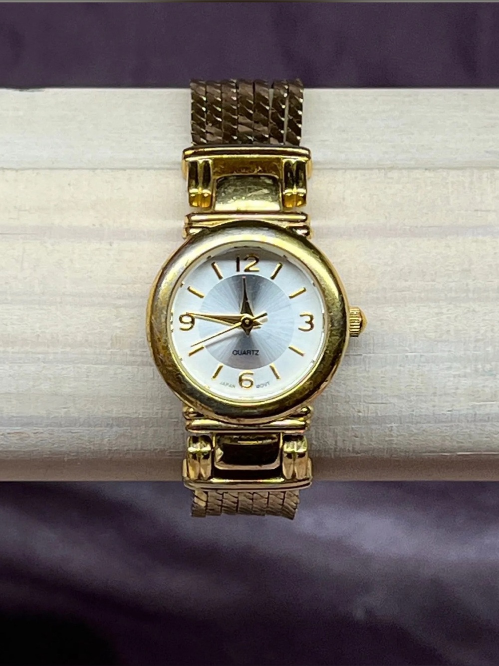 Avon Gold Tone Quartz Wrist Watch Japan Movt Untested Vintage